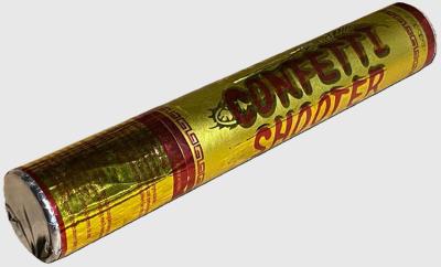 Confetti Shooter mit roten Herzen befüllt von Pyroart feuerwerk